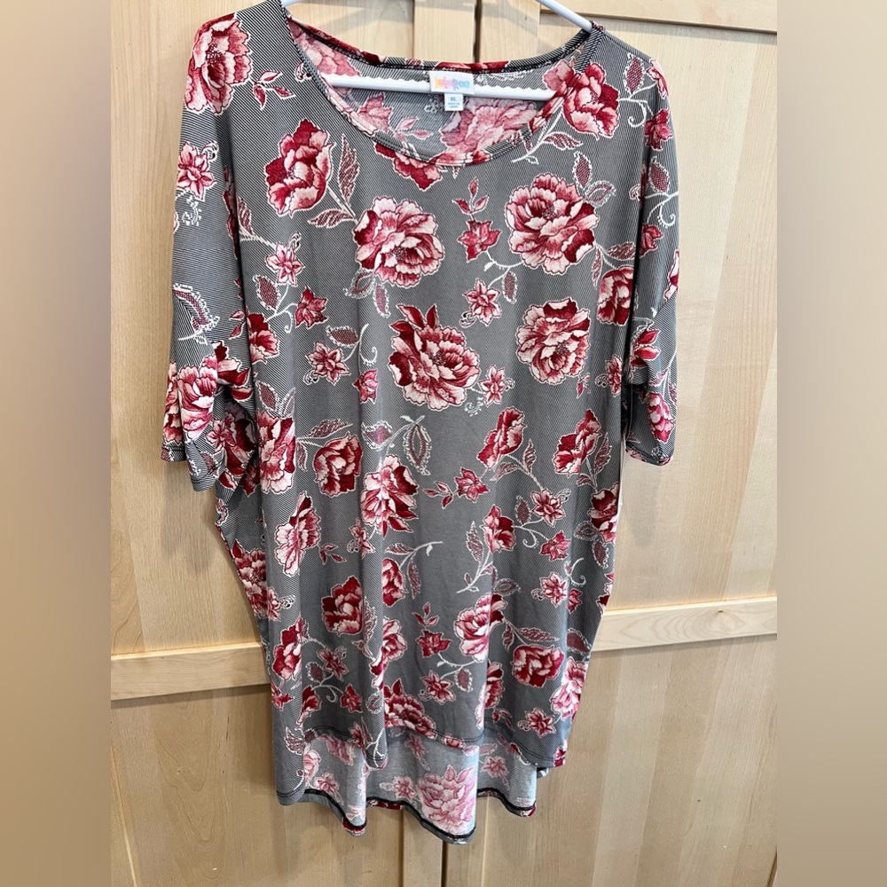 Black and white with floral 🌹top